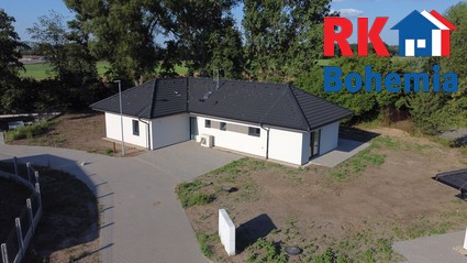 Prodej novostavby rodinného domu 4+kk ve Vrbové Lhotě, celková výměra pozemku 1259 m2.