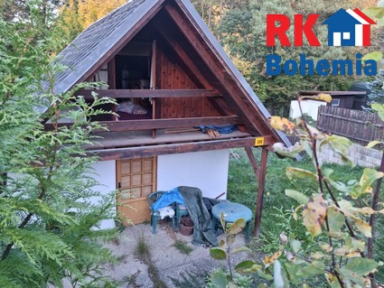 Ve výhradním zastoupení majitele nabízíme krásnou chatu 2+1+2 x terasa nedaleko vodní nádrže Slapy - Fotka 3