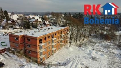 Prodej novostavby bytu 3+kk s předzahrádkou, parkovacím stáním a sklepem v Doubravčicích, 168,97 m2.