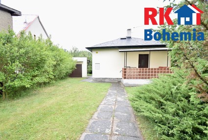 Pronájem domu pro rodinnou rekreaci 3+kk o rozloze 52 m², garáží a zahradou 902 m² - Dům