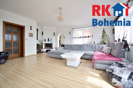 Prodej bytu v rodinném domě 213 m² - 1. NP obývací pokoj