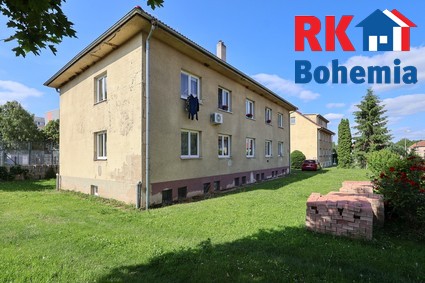 Pronájem bytu 2+kk v Českém Brodě, v ulici K Dolánkám - pohled na dům