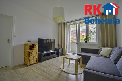 Pronájem bytu 2+1 s dvěmi lodžiemi - 59 m² - Praha Vršovice - Obývací pokoj s lodžií