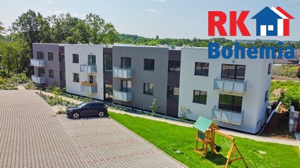 Prodej novostavby bytu 3+kk s balkónem, parkovacím stáním a sklepem v Doubravčicích, 82,24 m2. - pohled na dům