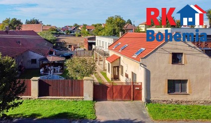 Prodej 2 rodinných domů v Bylanech u Českého Brodu, celková výměra pozemků 2.266 m2 - pohled na dům