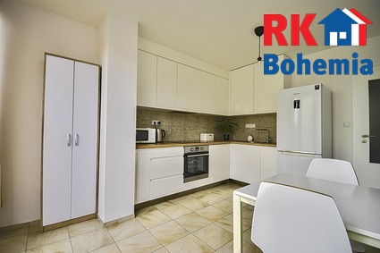 Pronájem bytu 2+1 s dvěmi lodžiemi - 59 m² - Praha Vršovice - Kuchyň