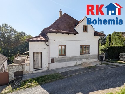Prodej rodinného domu, Benátky nad Jizerou, ul. Podolecká - pohled na dům z ulice