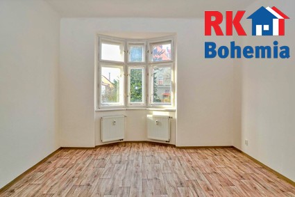 Pronájem bytu 2+1 v Českém Brodě, nedaleko centra města. - pokoj_1