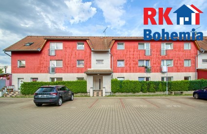 Pronájem bytu 3+kk v obci Břežany II u Českého Brodu - pohled na dům