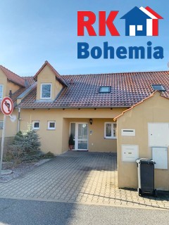 Pronájem rodinného domu, Luštěnice, ul. Sluneční - pohled z ulice