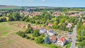 pohled na domy a okolí