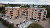 Prodej novostavby bytu 2+kk s terasou v Českém Brodě, 82,2 m2, s garáží a parkovacím stáním. 