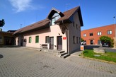 Prodej multifunkčního objektu v centru obce Tismice u Českého Brodu.
