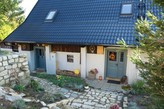 Prodej originální  roubenky skládající se ze 3 samostatných apartmánů v centru Rokytnice n. Jizerou 