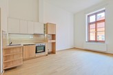 Pronájem nově zrekonstruovaného bytu 1+kk o výměře 30,75 m2 v Českém Brodě na náměstí.