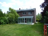 Nabízím krásný RD z roku 2010 a dispozicích 4+kk s celkovou plochou 136m2 na vlastním pozemku 771m2.