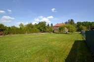 Prodej pozemku o výměře 1011 m2 v obci Velim.